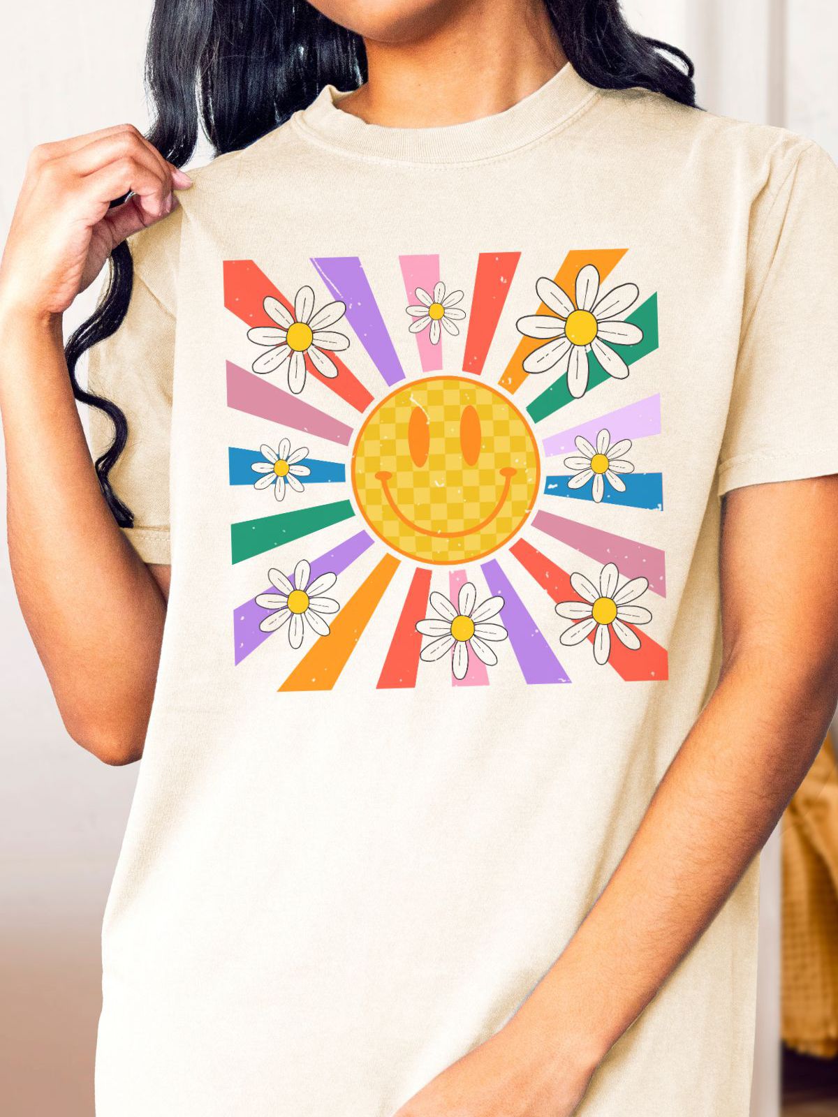 Beige t-shirt with colorful smiling sun and daisies