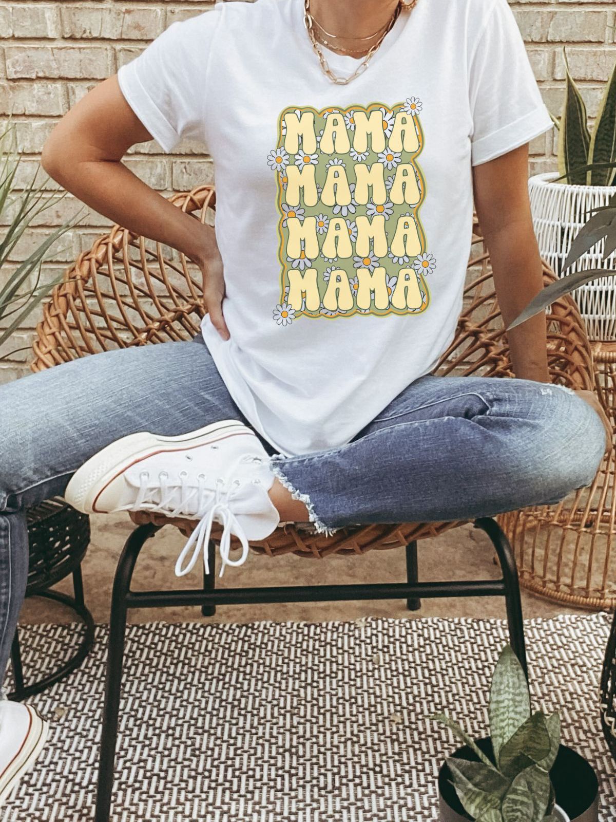 Mama Daisy Graphic Tee