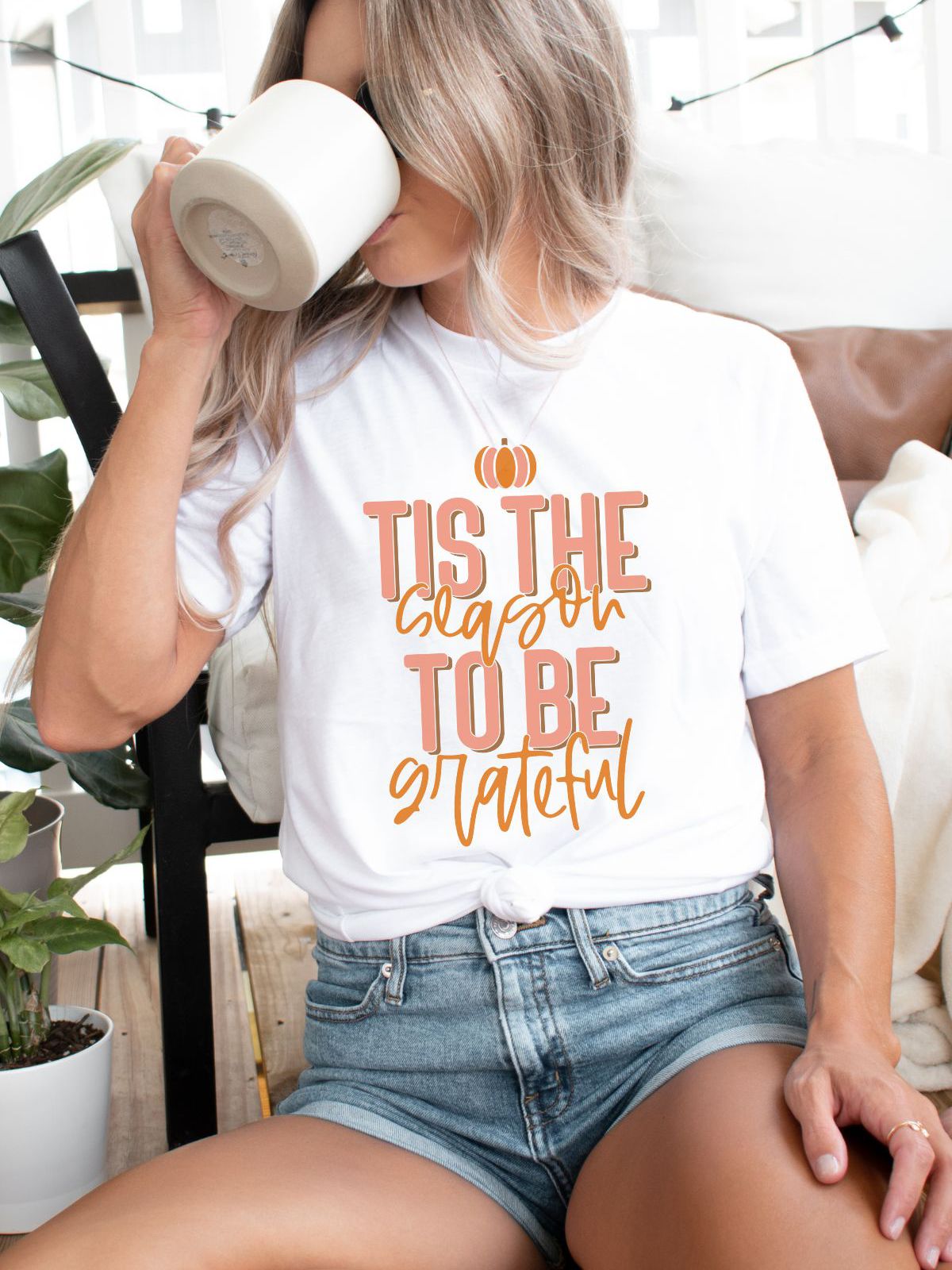 Tis The Season to be Grateful Graphic Tee