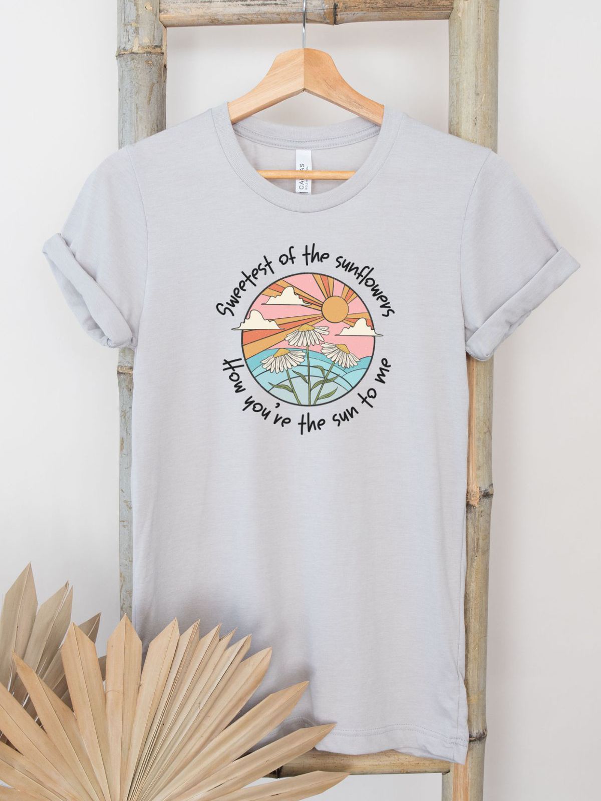 Light grey t-shirt with sunflower and nature design