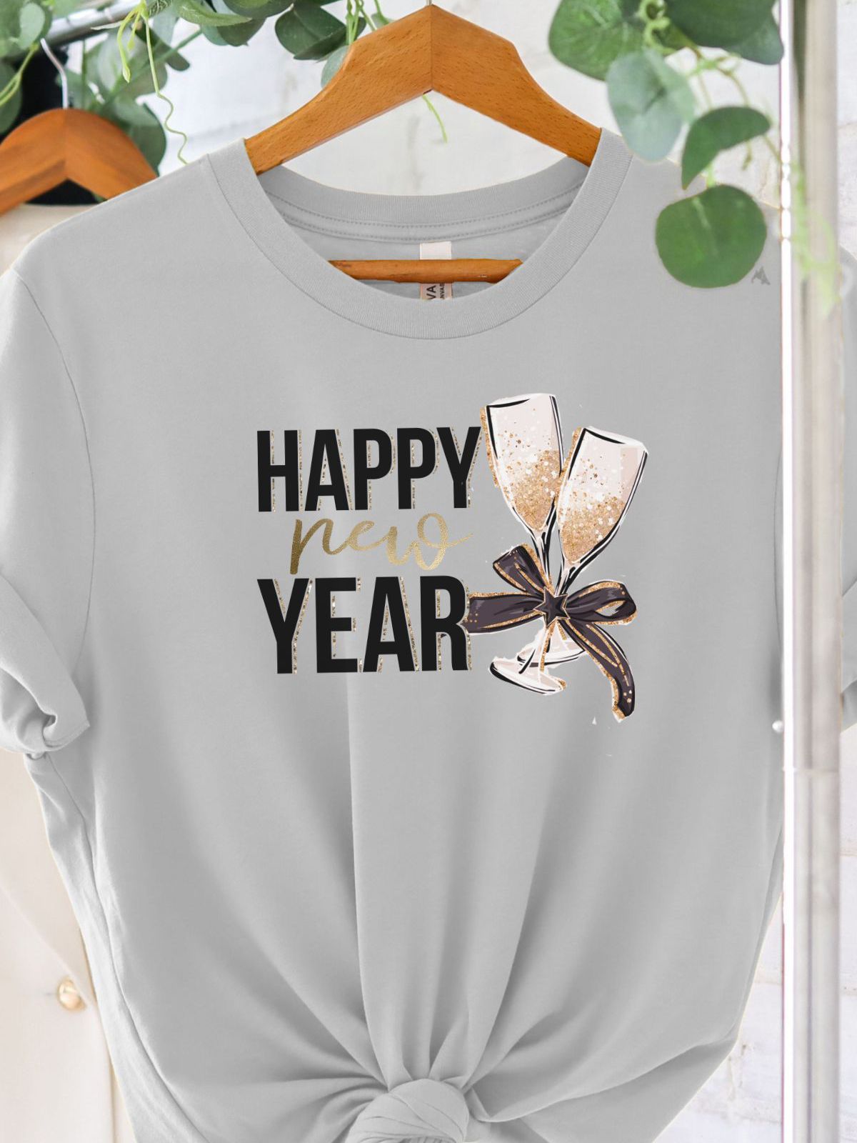 T-shirt with Happy New Year design and champagne glasses