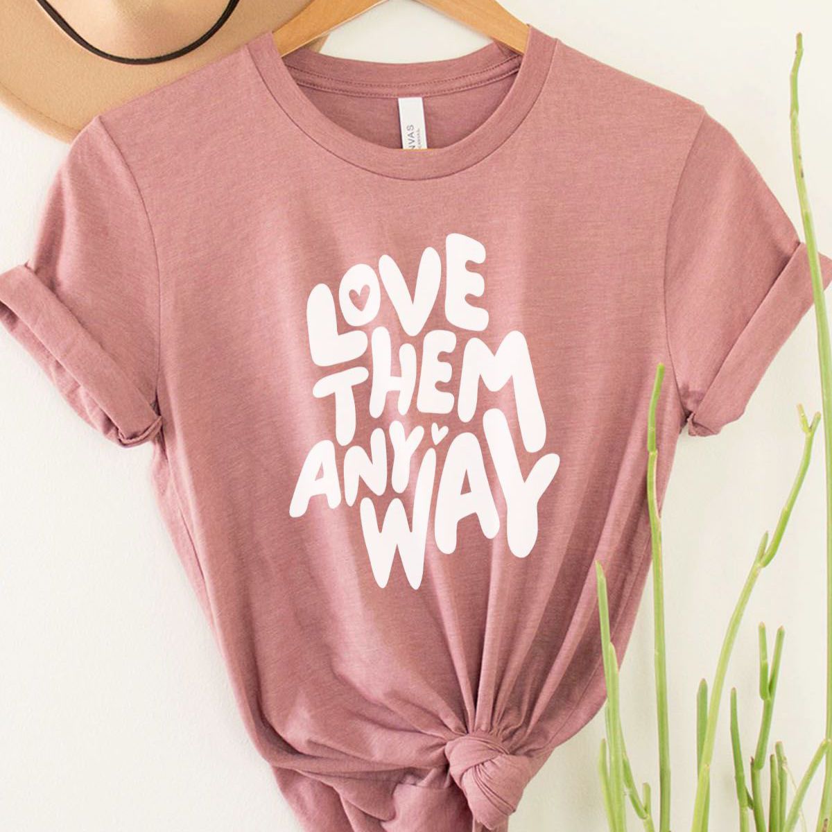 Love Design Women's T-shirt Valentine's Day
