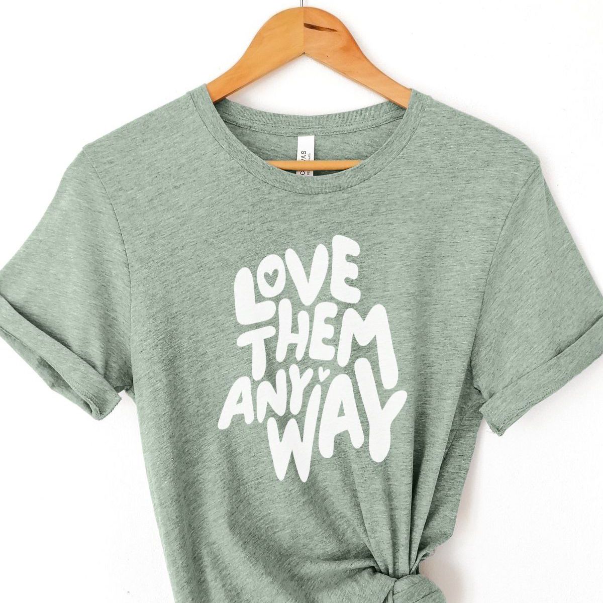 Love Design Women's T-shirt Valentine's Day