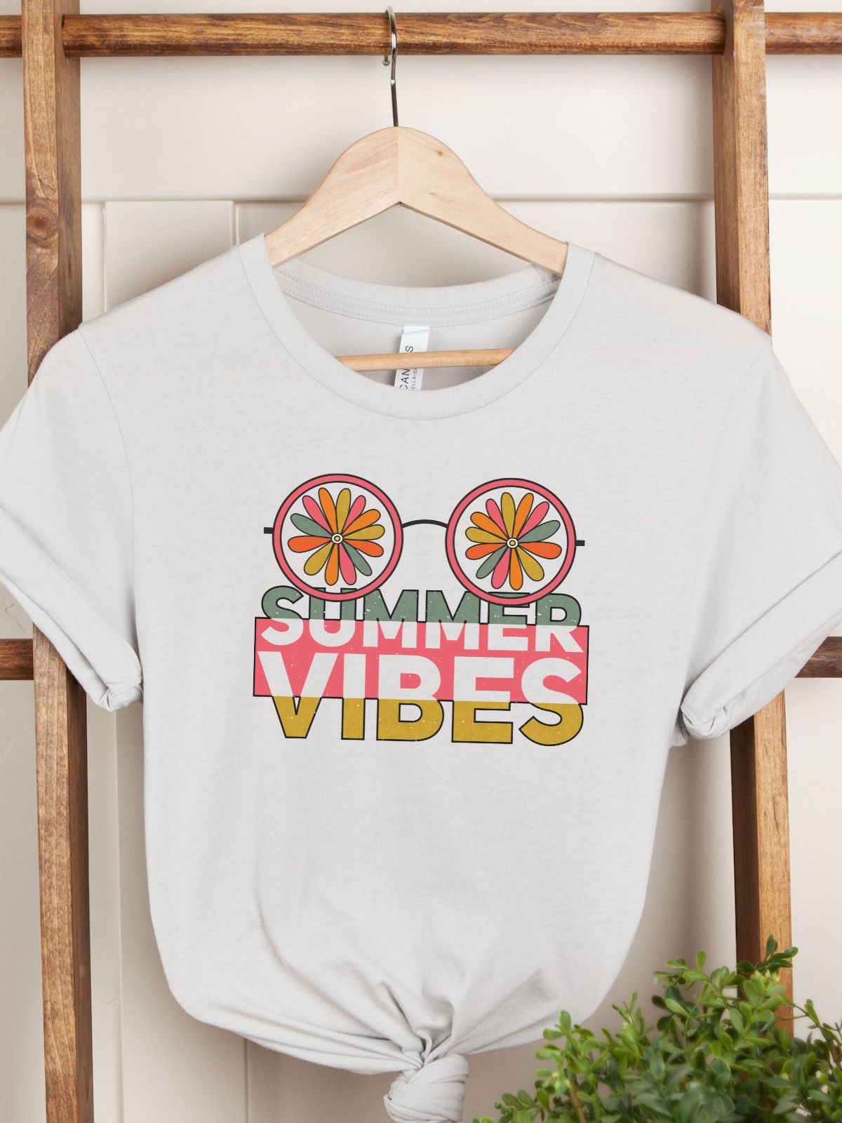 Summer Vibes Women's T-Shirt