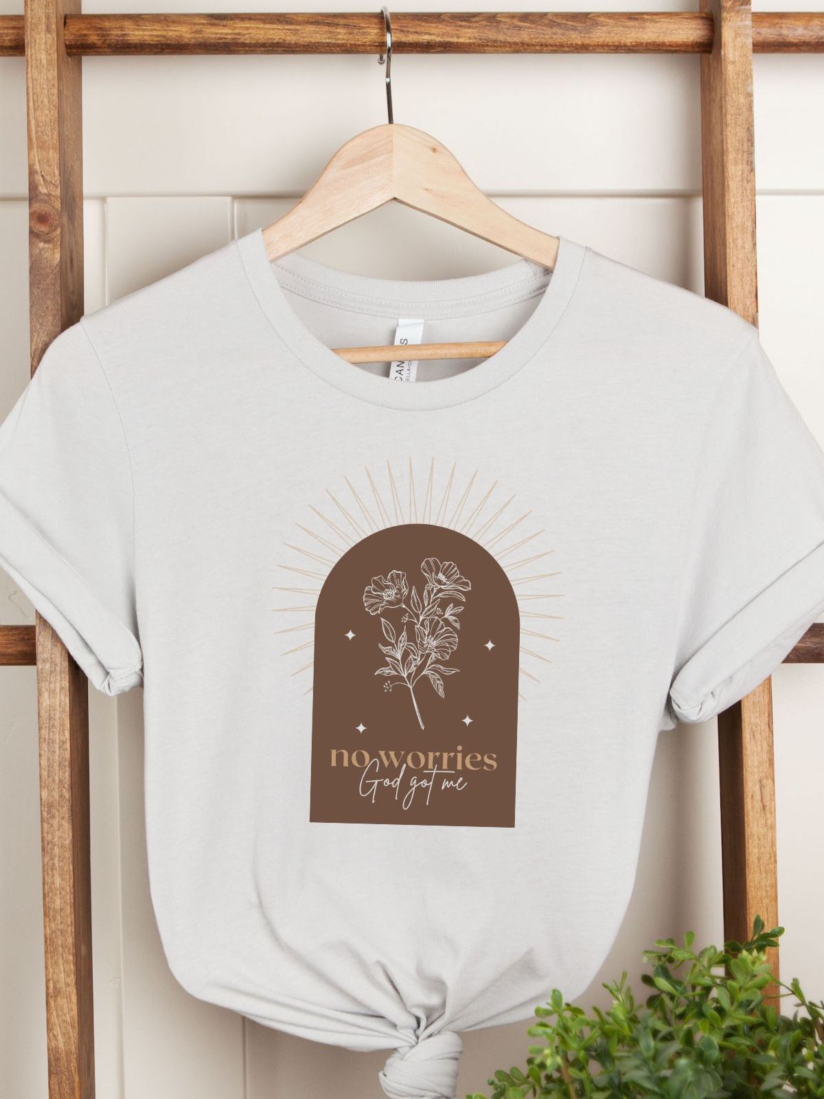 Relaxed Graphic Tee No Worries Design