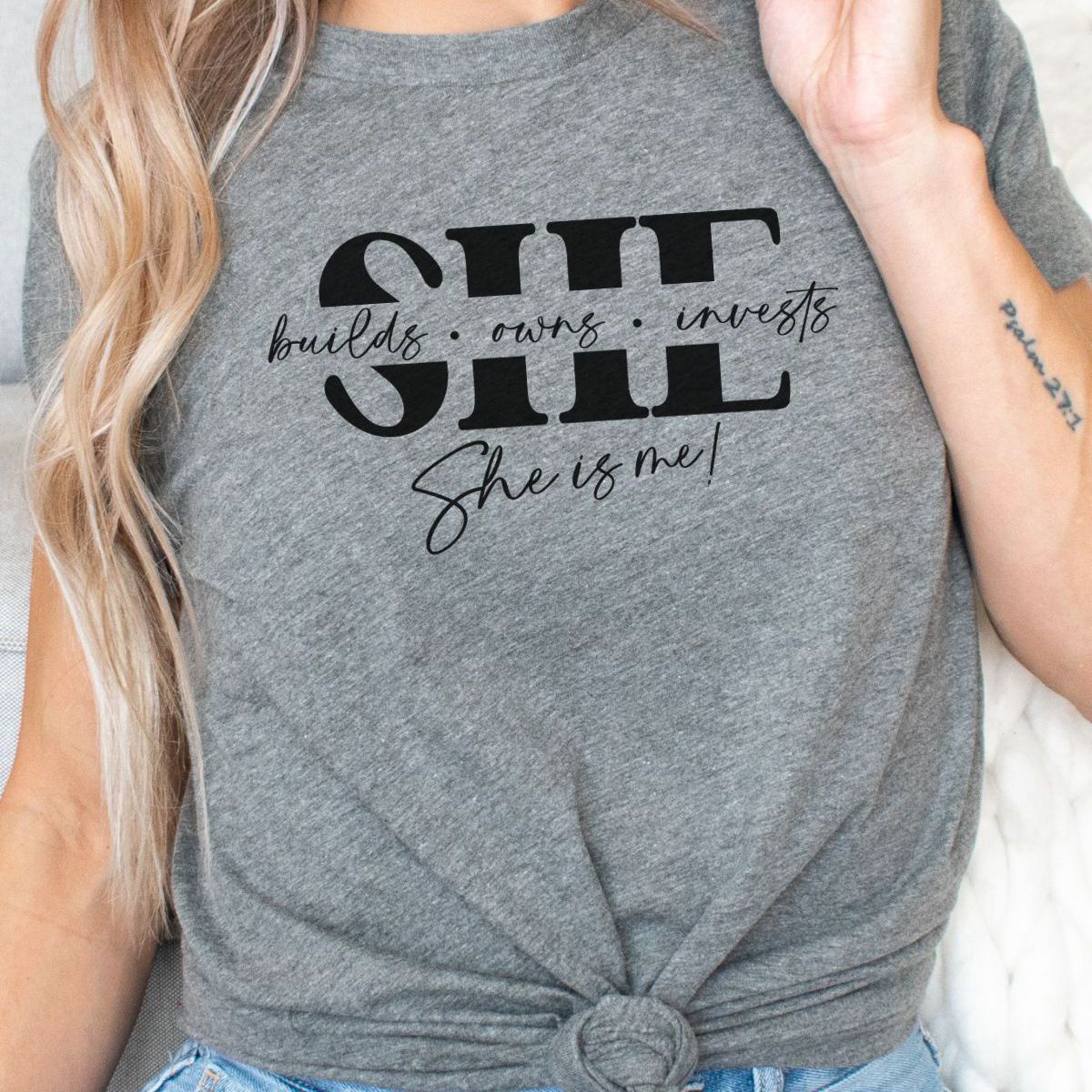 She Builds Owns Invests Women's T-Shirt