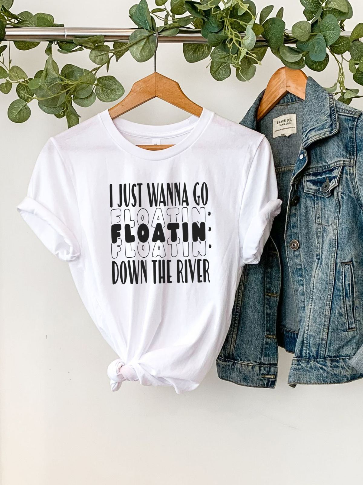 Floatin Womens Tee Summer
