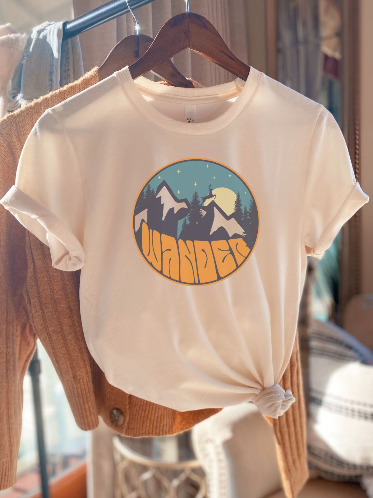 Wander Women T-shirt Adventure Season