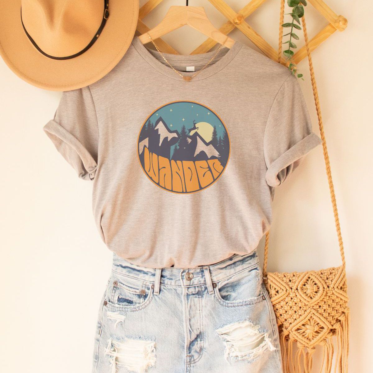 Wander Women T-shirt Adventure Season