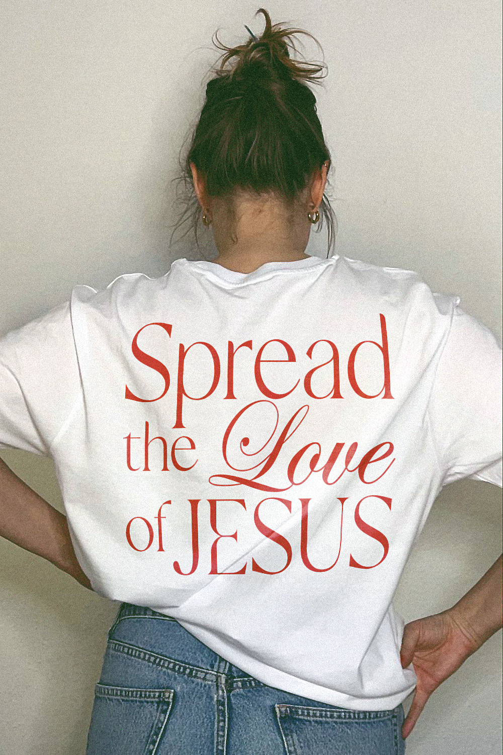 Camiseta gráfica "Difunde el amor de Jesús"